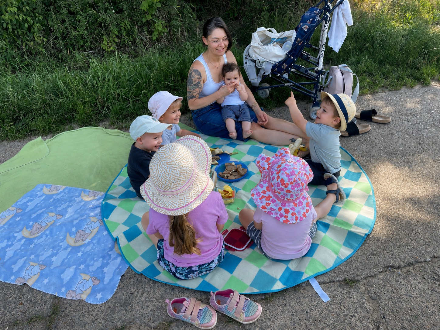 Kinder beim gemeinsamen Essen in der Kindertagespflege Anna-Lena Korb in Eisingen